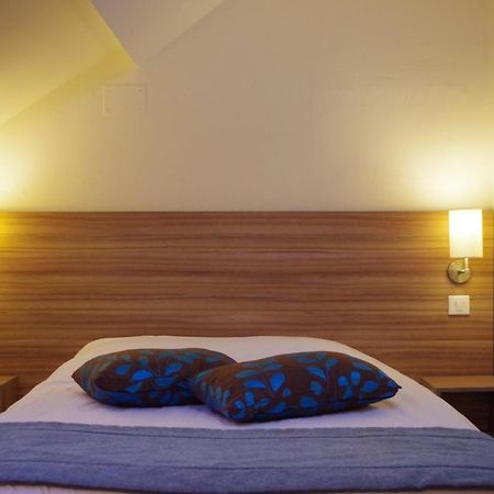 Logis Hotel Le Chene Vert Savenay Exterior foto
