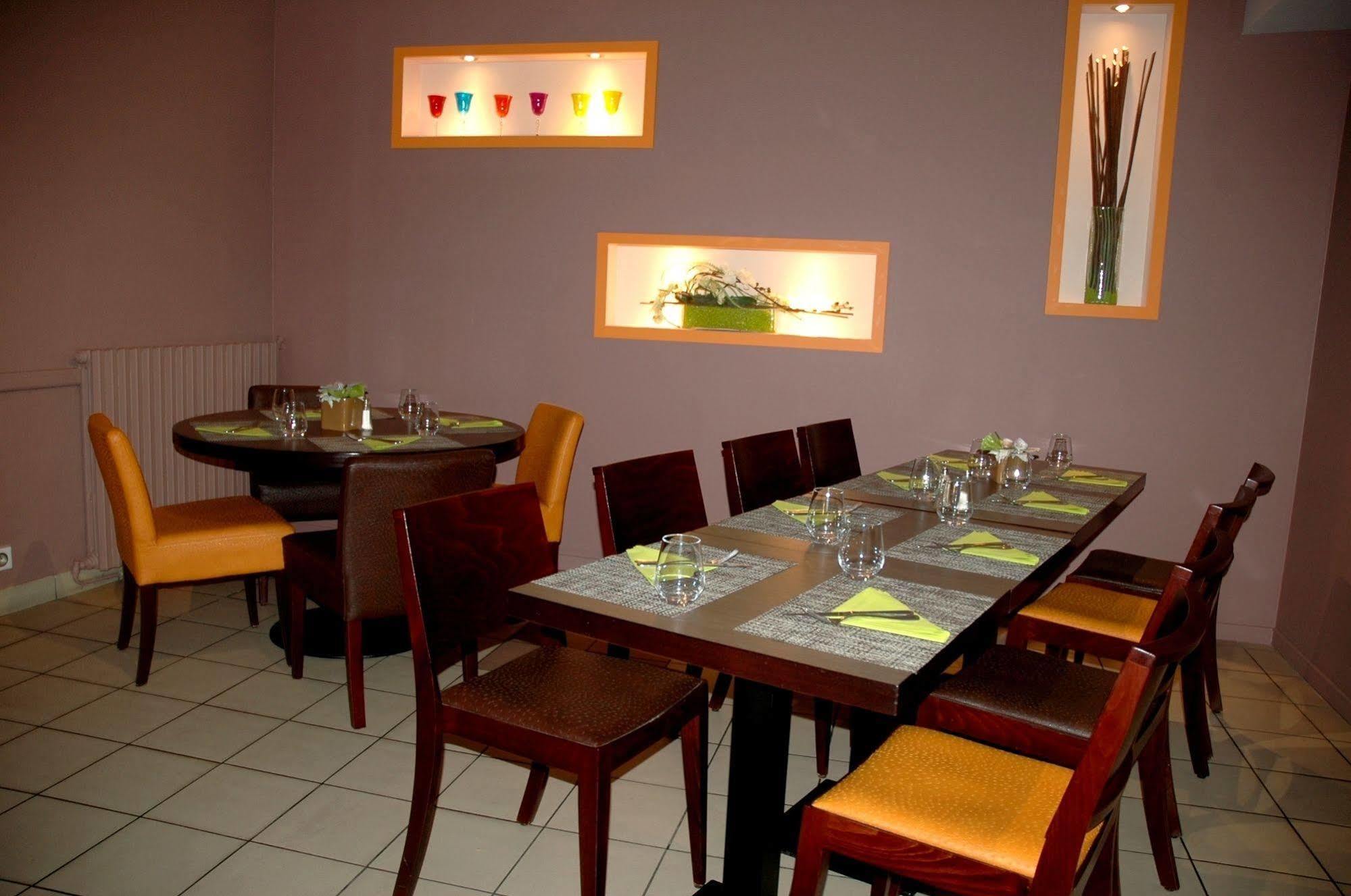 Logis Hotel Le Chene Vert Savenay Exterior foto
