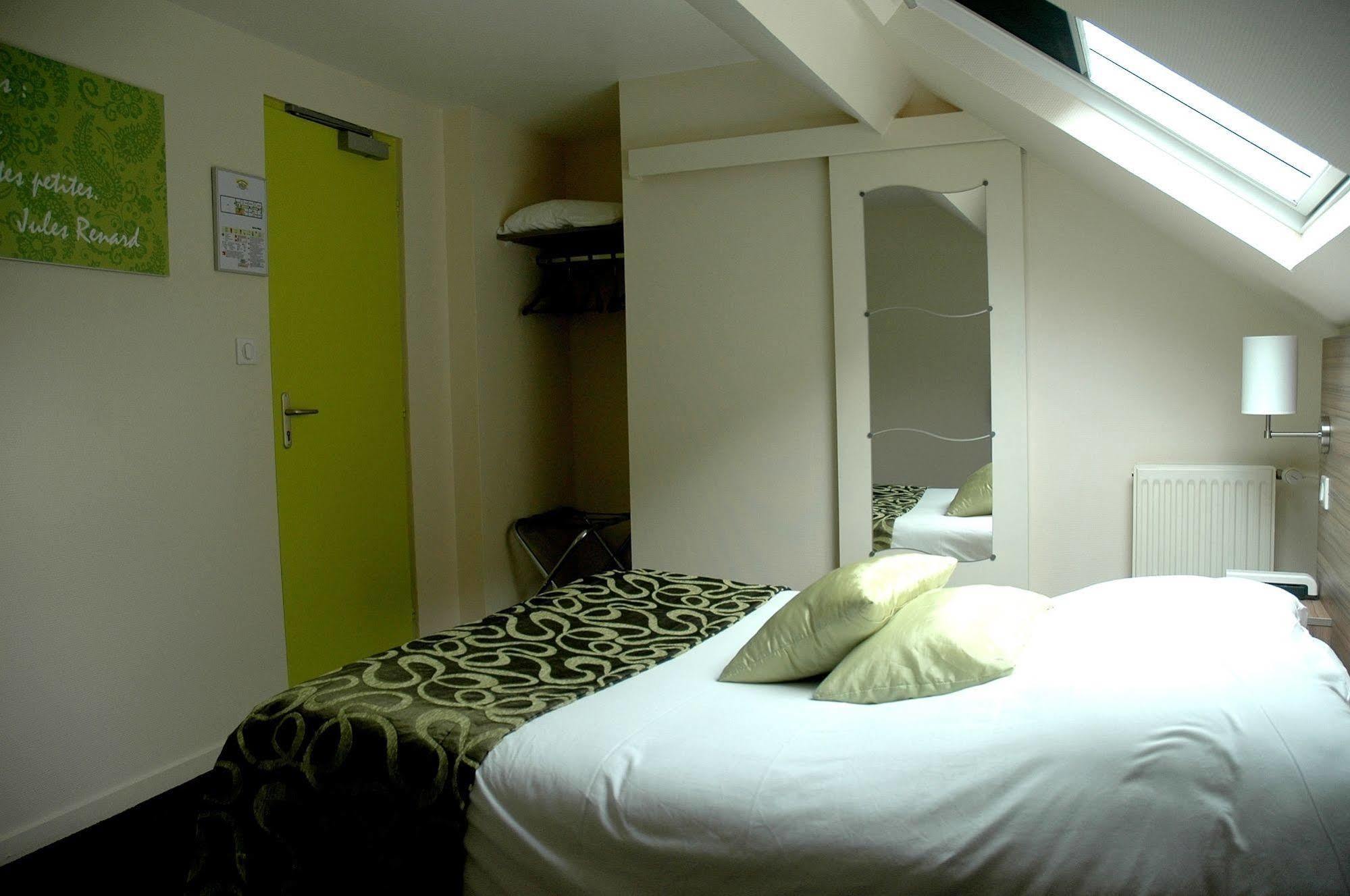 Logis Hotel Le Chene Vert Savenay Exterior foto