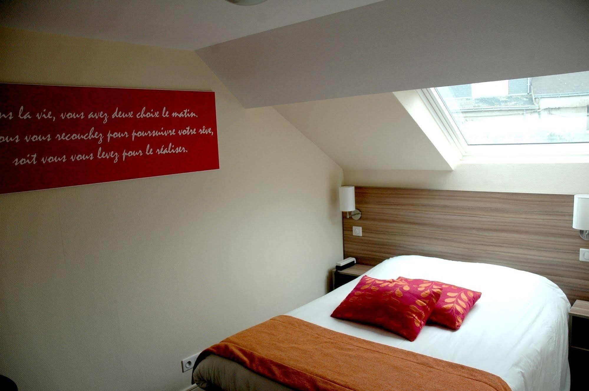 Logis Hotel Le Chene Vert Savenay Exterior foto